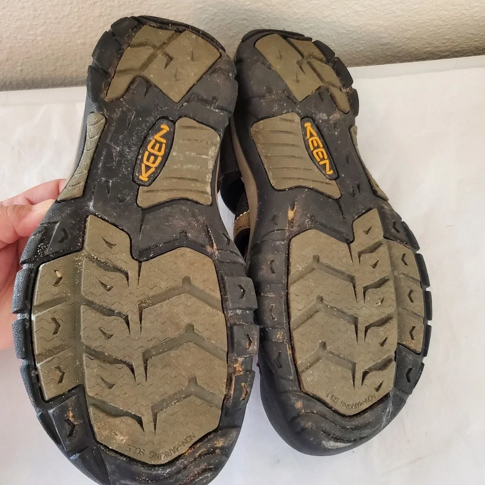 Keen Newport H2 Mens Sandals Black Olive Green Waterproof Hiking Shoes Size 9.5